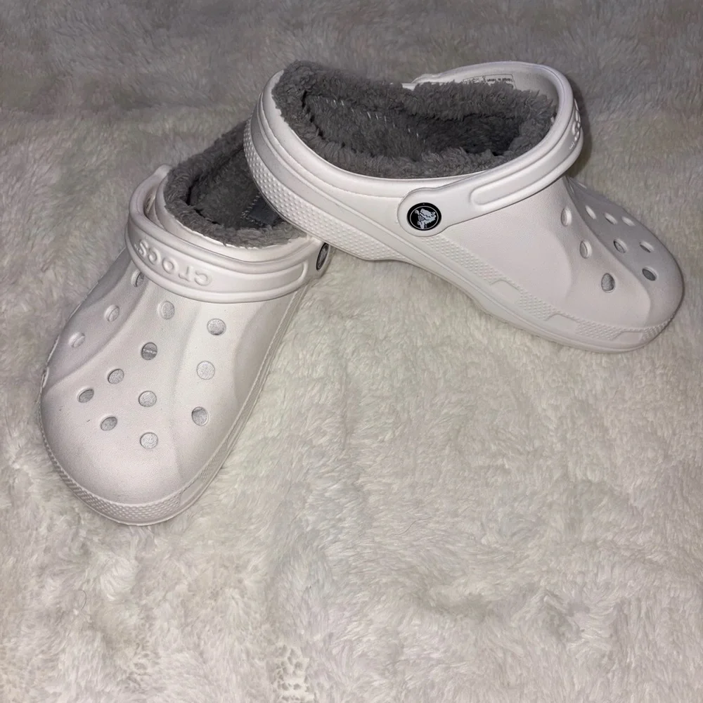 CROCS Women's White and Gray Slippers - Picture 4 of 6